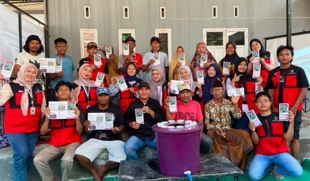 Mahasiswa KKN-T UNHAS Gelombang 116 Gelar Pelatihan Budikdamber bagi Masyarakat Desa Borong Loe
